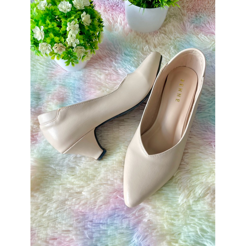 ND03:❤️Size 36-40💚พร้อมส่ง(ในไทย) หนังเรียบหน้าวี ชู นุ่มซับในกำมะหยี่ ส้น1.5 นิ้ว สีเรียบสุภาพ