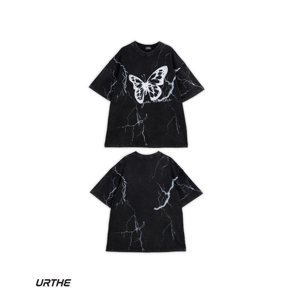 URTHE - เสื้อยืด ผ้าฟอก ทรง Oversize รุ่น BUTTERFLY LINGTING