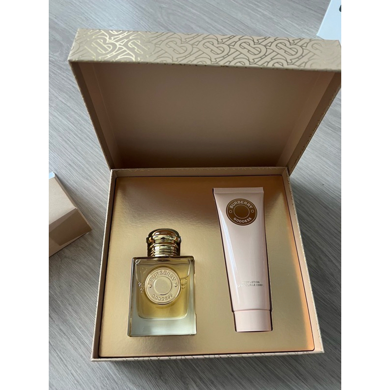 พร้อมส่ง Burberry Goddess box set  - EAU Der parfum 50ml  - Body Lotion