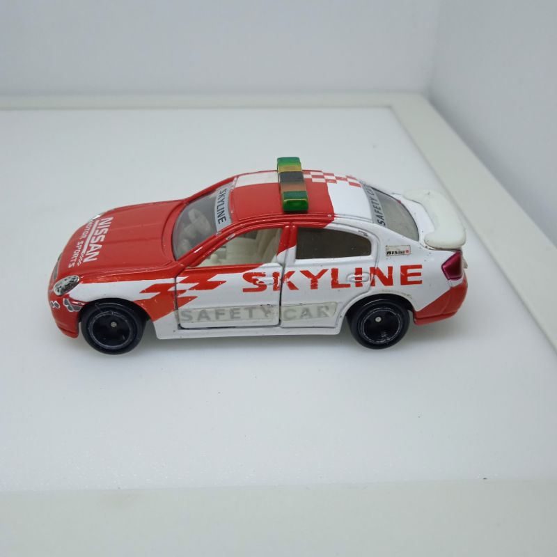🟣⚫Tomica Nissan Skyline Safety car