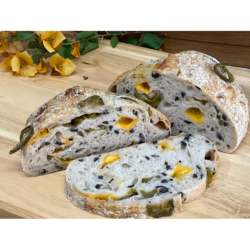 Olive / Jalapeño & Cheddar Cheese Sourdough Bread ขนมปังซาวโดว์ 600-630g อบใหม่ๆ ทุกออเดอร์