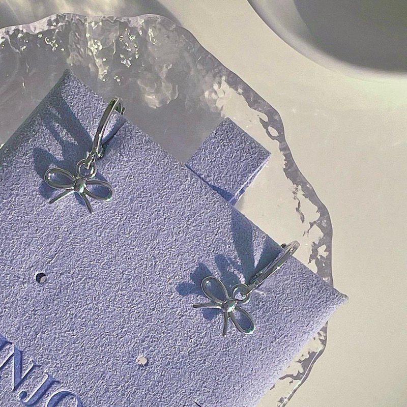 Jinjoo✨ต่างหูห่วงโบว์ตุ๊งติ๊ง น่ารัก มินิมอล🍒⛅️รหัส EB05