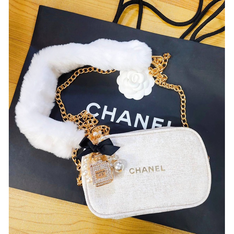 👑 Chanel VIP Bag ออกคอลใหม่ปี 2023 ✨ กระเป๋าเครื่องสำอางค์ สีครีม ดิ้นทอง แยกมาจากเซต no box ของจริงสวยมาก Rare มาก