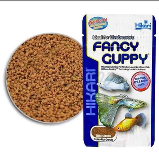 Hikari Fancy Guppy 22 g. อาหารปลาพันธุ์เล็ก ปลาหางนกยุง (มีกลิ่นหอมของปลาหมึก)