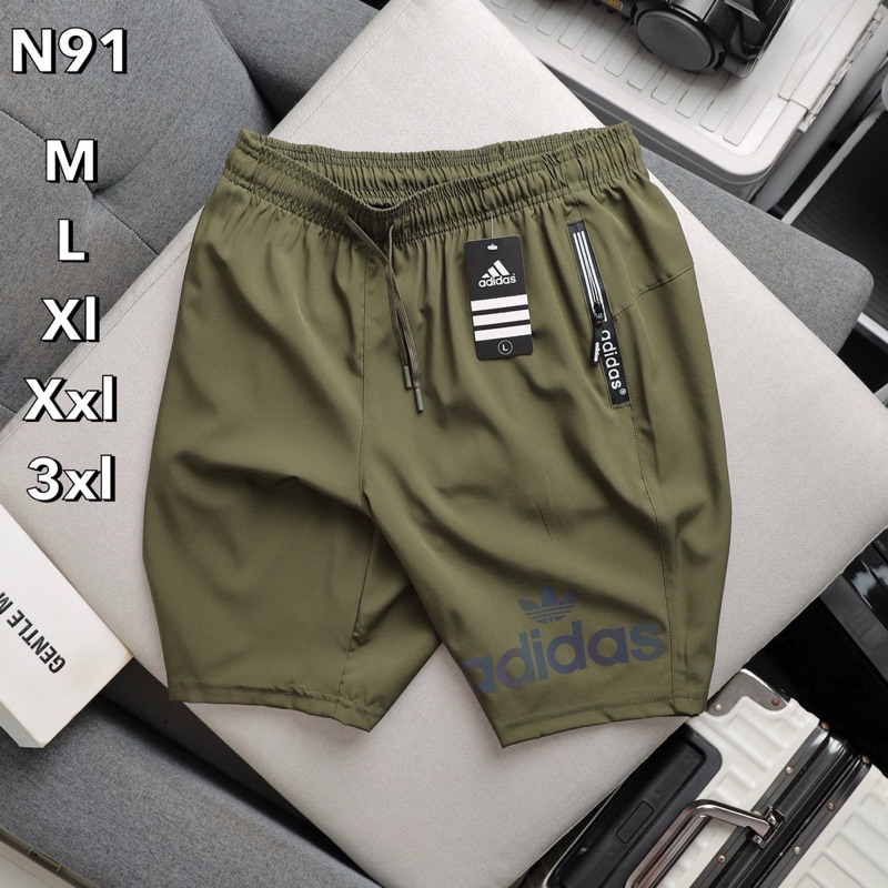 กางเกงวิ่งผู้ชาย ขาสั้น ผ้าร่ม ใส่สบาย ไม่มีซับใน man running 01