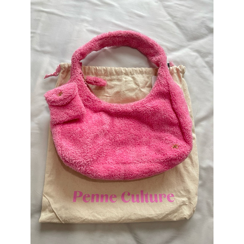 used กระเป๋าขนนุ่มๆ จาก penne culture