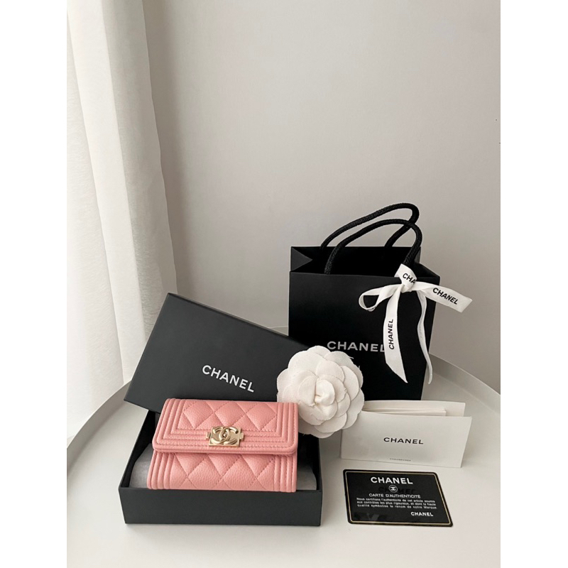 ❌SOLD❌Chanel Boy flap card holder, Pastel pink caviar leather