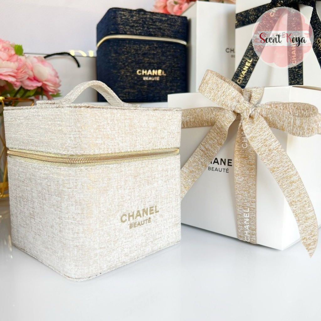 ของแท้ >> กระเป๋าเครื่องสำอาง Chanel Beaute Makeup Box VIP Bag Collection 2023 สีขาว