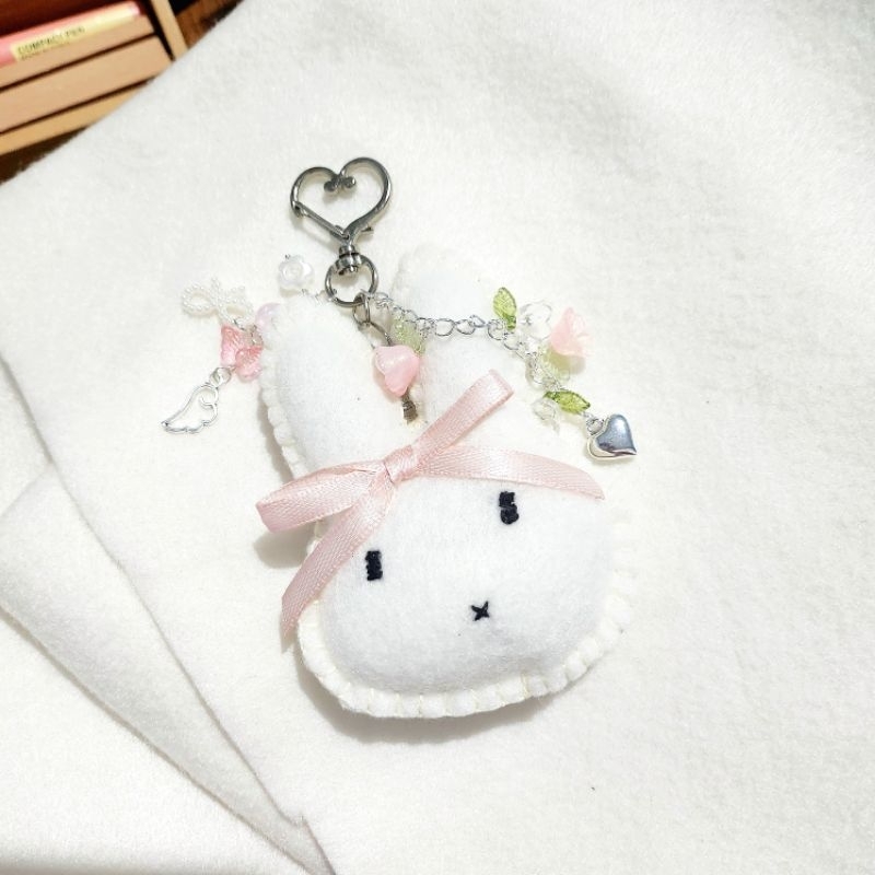 พวงกุญแจแฮนเมด100% น้องกระต่ายแก้มป่อง keychain handmade 100%