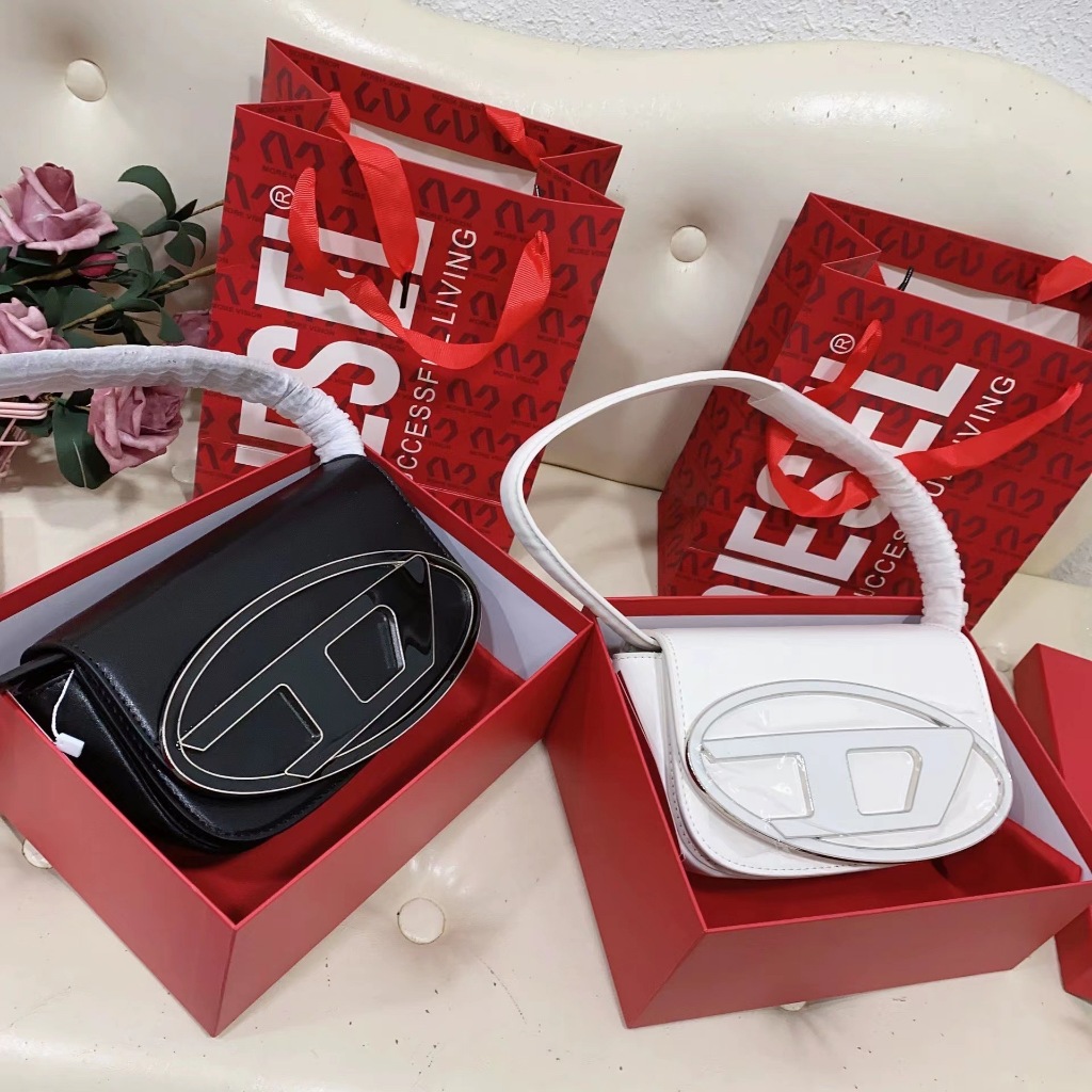 กระเป๋าแฟชั่น สะพายข้าง Diesel