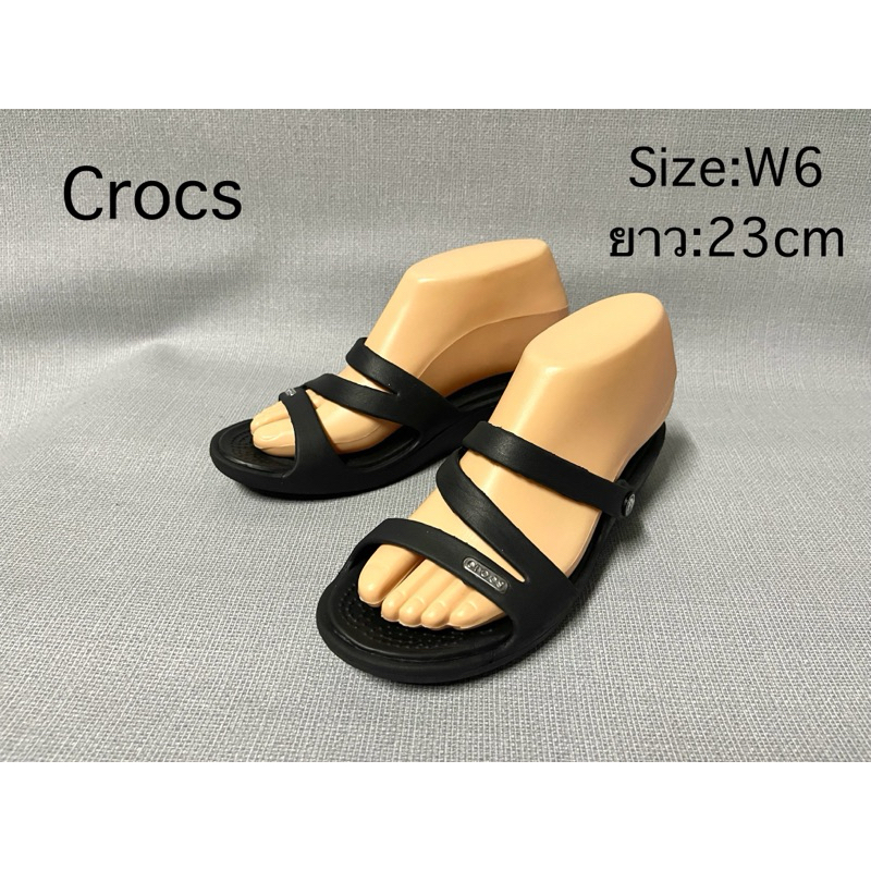 Crocs คร็อคส์  รองเท้าแตะสีดำแบบสาย รองเท้าเพื่อสุขภาพ มือสองของแท้ สภาพดีมาก