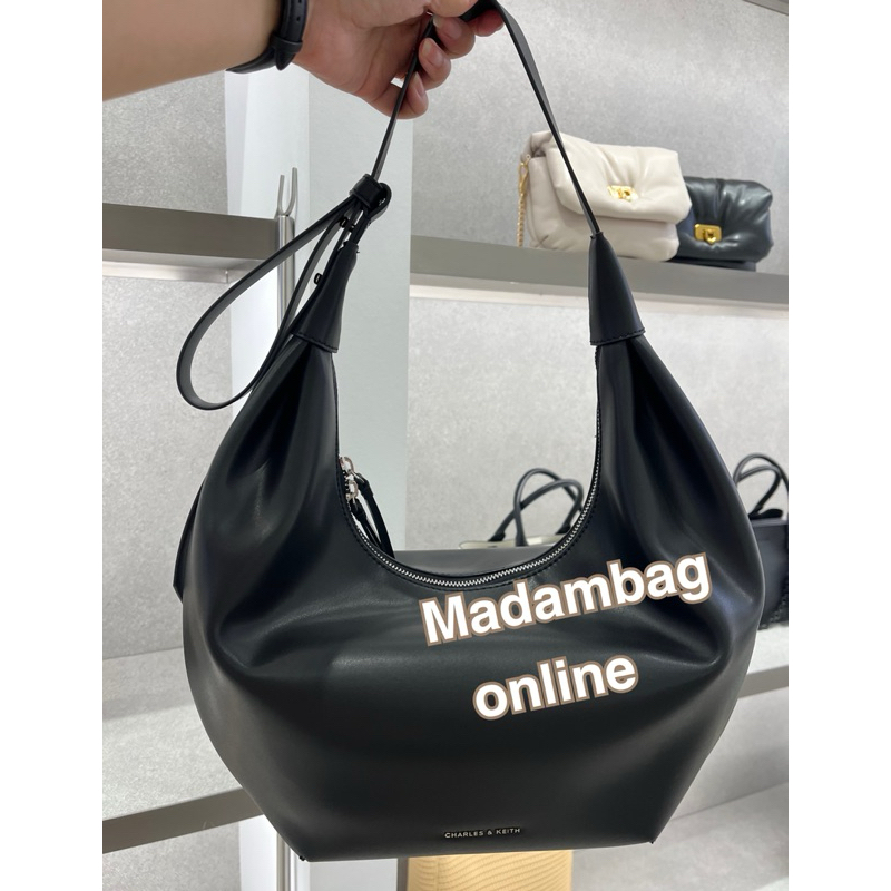 CHARLES & KEITH Odella Curved Hobo Bag  กระเป๋าสะพายไหล่