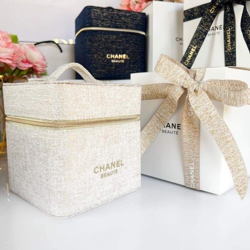 กระเป๋าใส่เครื่องสำอาง Chanel Beaute Makeup Box Bag VIP Collection