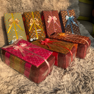 ชุดรับไหว้หมอนหนุน + ผ้าขาวม้า/ผ้าซิ่นราคารวมโบว์มีหลายสีให้…