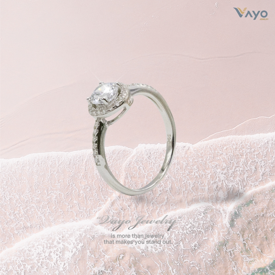 แหวนเงินแท้ 92.5% เพชรชู 6 มม .ล้อมเพชร ชุบทองคำขาว   Vayo Jewerly