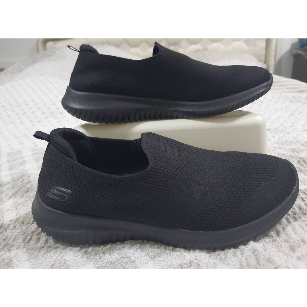 Skechers สเก็ตเชอร์ส รองเท้าผู้หญิง (มือสอง) สีดำ size:37 ยาว 24 cm
