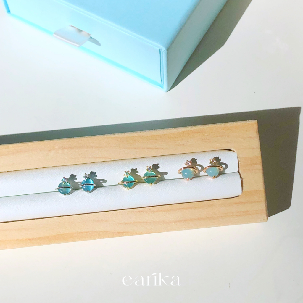 earika.earrings - tiny baby blue saturn ต่างหูแป้นดาวเสาร์สีฟ้าก้านเงินแท้ (มีให้เลือก 3 สี) เหมาะสำ