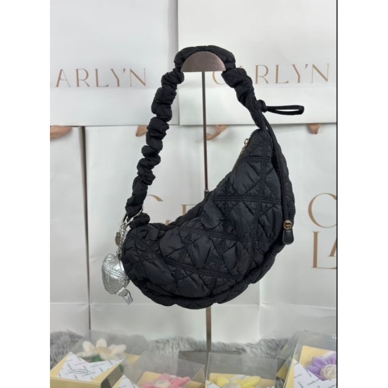 กระเป๋า carlyn cozy M แท้100% สินค้า พร้อมส่ง