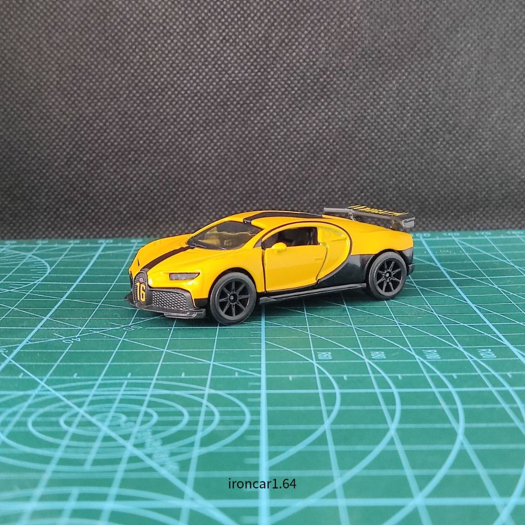 majorette bugatti chiron pur sport สีเหลือง