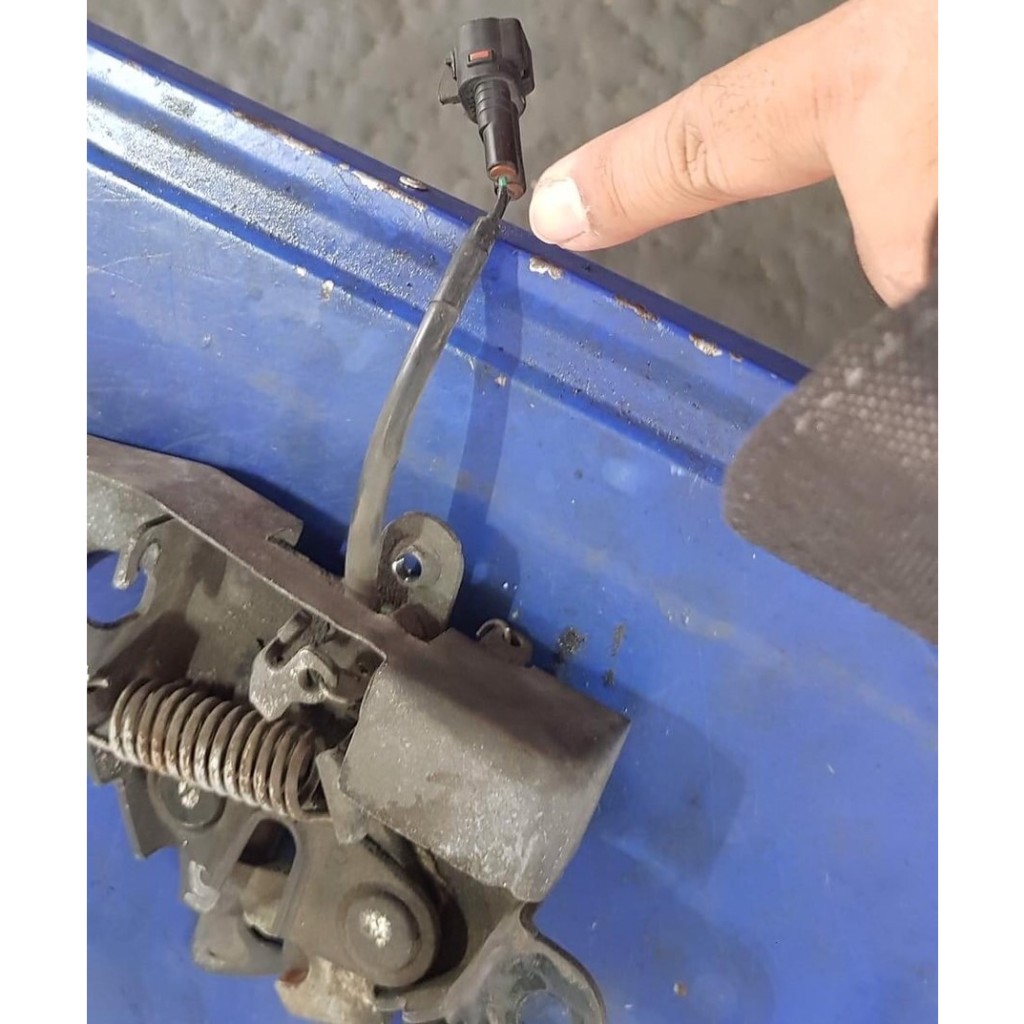 สวิทซ์กลอนฝากระโปรงหน้า Toyota altis 2008-2013 (84237-02010) แท้ห้าง