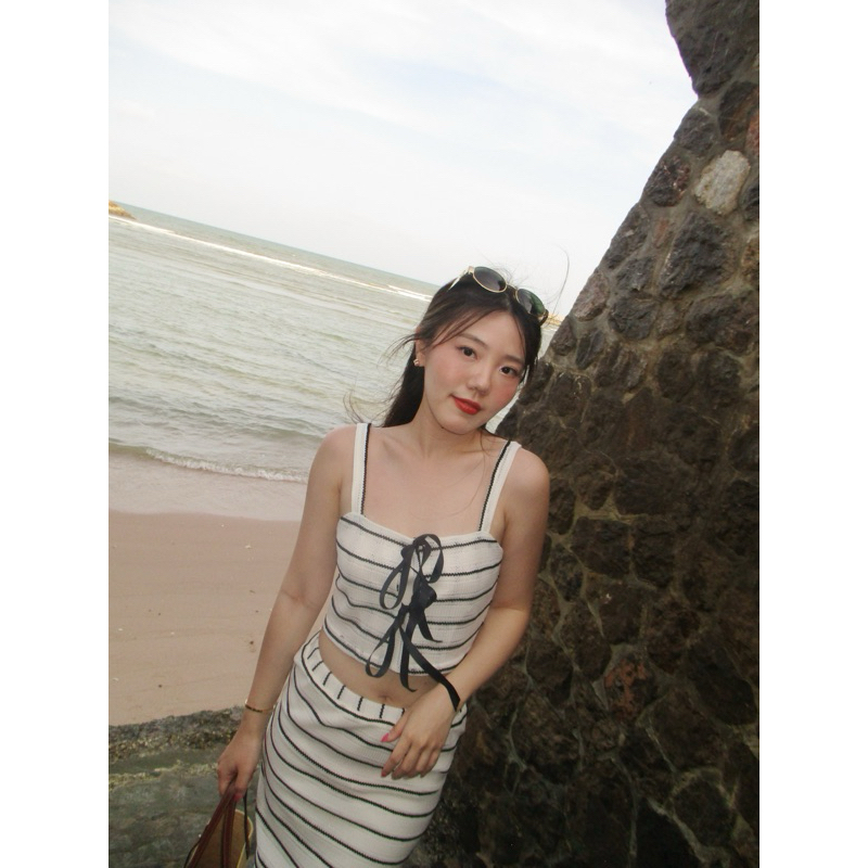 Crochet Ribbon Crop เสื้อสายเดี่ยวครอป แต่งริบบิ้นสีดำ ผ้า knit ลายทาง