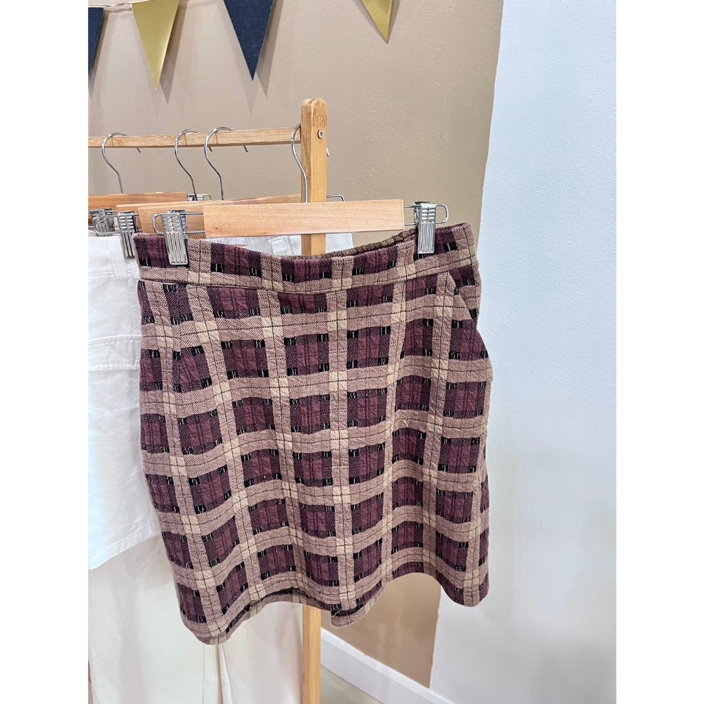 กระโปรงลายตาราง Pradap