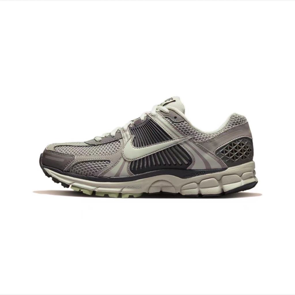 ไนกี้จอแดน แท้💯 Nike Air Zoom Vomero 5 รองเท้าวิ่ง รองเท้ากีฬา เทา - ดำ FB8825-001