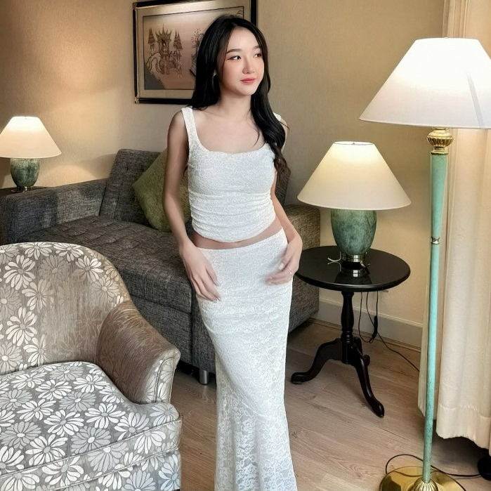 Sweetie Set Dress เซ็ตเดรสลูกไม้ มาแบบคิ้วท์ๆดูมีอะไรฟีลสไตล์สายฝ. โทนสีน่ารักมาก ได้ทุกโอกาสเลย ดีเทลชายกระโปรงพริ้วๆ