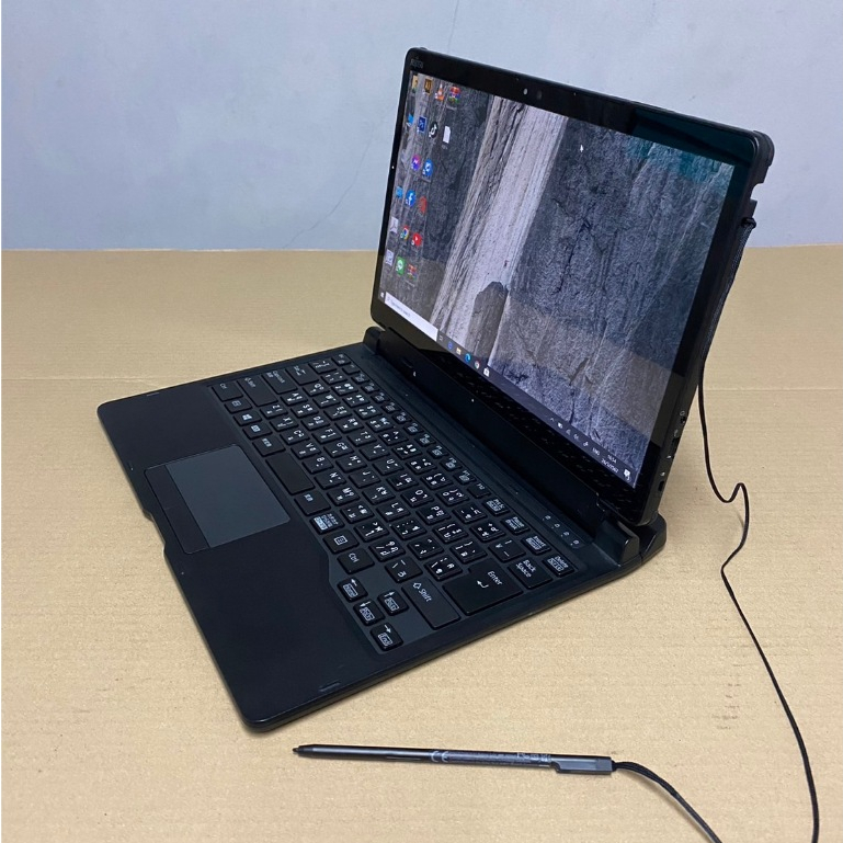 แท็บเล็ต 2in1 Fujitsu ArrowsTab Q738/SE Intel Corei3 GEN7(RAM:4GB/SSD:128GB)คีย์บร์อดและปากกาตรงรุ่น