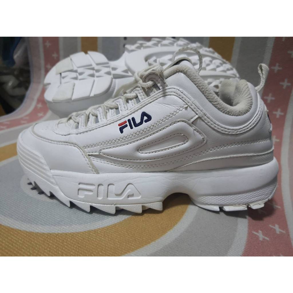 Fila รองเท้าผ้าใบ สีขาว (มือสอง) size:36 ยาว 22.5 cm พร้อมส่ง
