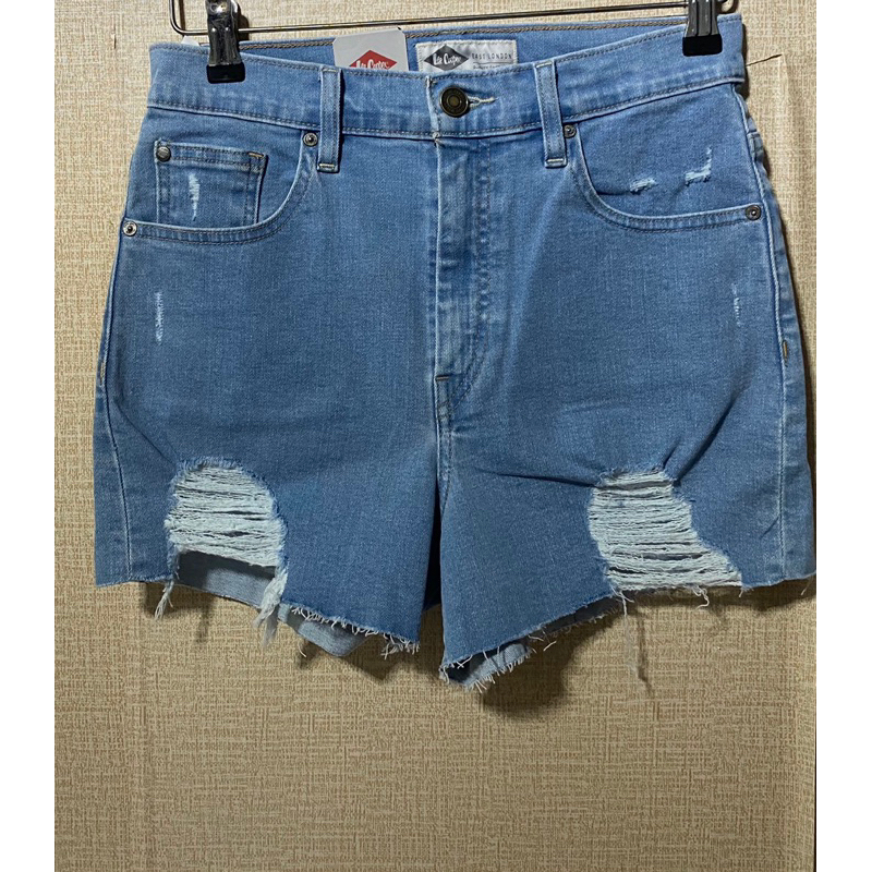 กางเกงยีนส์ขาสั้นผู้หญิง Lee cooper ของแท้100%จากShop ปกติ 1,590 ลดไป เอวสูงเกินสะดือ ลดไซด์ได้ ไซด์ 27,28,29,30