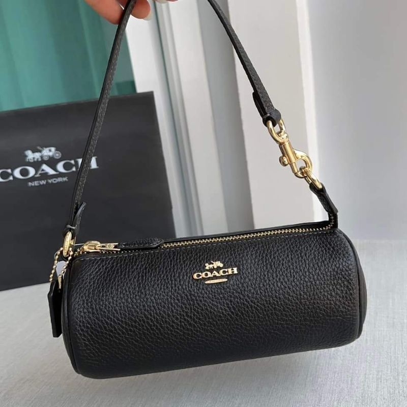 สวย น่ารักมากๆ ✔ ของแท้ 100% ✧.* New พร้อมส่ง ✧.*  กระเป๋าสะพาย Coach nolita ทรงกระบอก สีดำล้วน