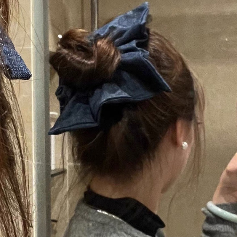 Cicishop(250/630/350)ยางรัดผมผ้ายีนส์ แต่งโบว์ ลายดอกไม้ เข้ากับทุกลุค - รูปที่ 2