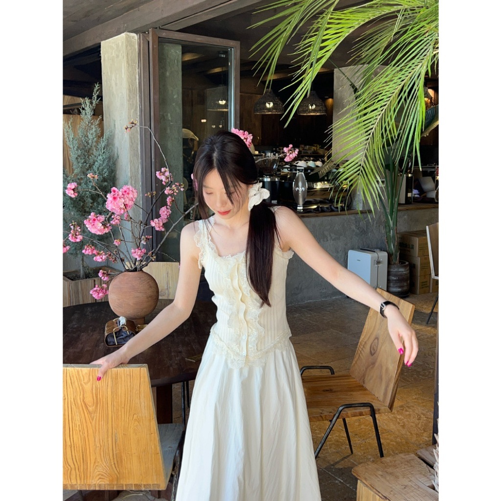 ส่งทันที Cici(NO. C3897)เสื้อไหมพรหมแขนกุดแต่งระบายลูกไม้ทั้งตัว ทรงสวย รูปที่ 5