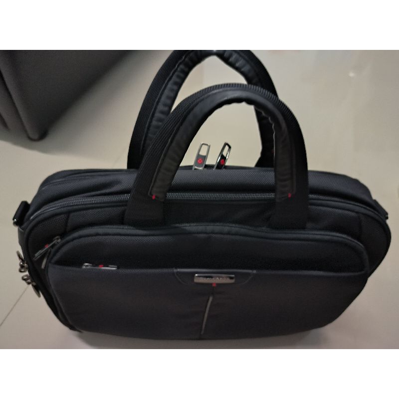 กระเป๋าโน๊ตบุ๊ค Samsonite แท้มือสอง สภาพเหมือนใหม่พร้อมสายสะพายบ่า ส่งต่อ