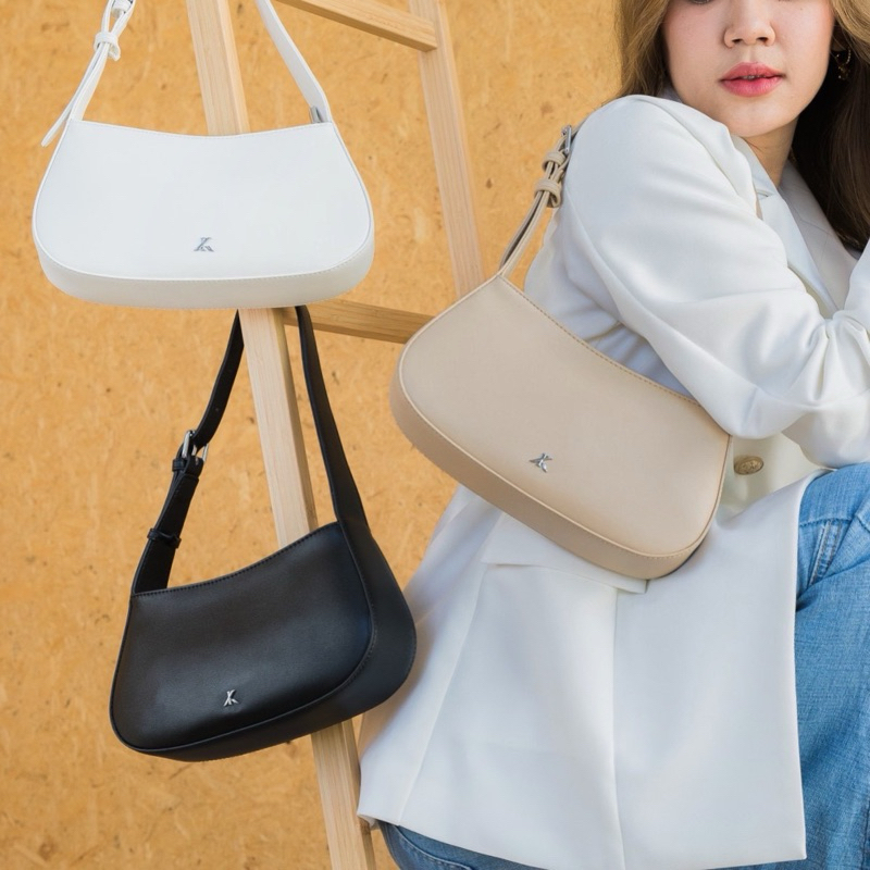 POSEY SHOULDER BAG โพซี่ กระเป๋าสะพายไหล่ หนังพียูพรีเมี่ยม สายปรับได้ มี3สี ขาว ดำ เบจ
