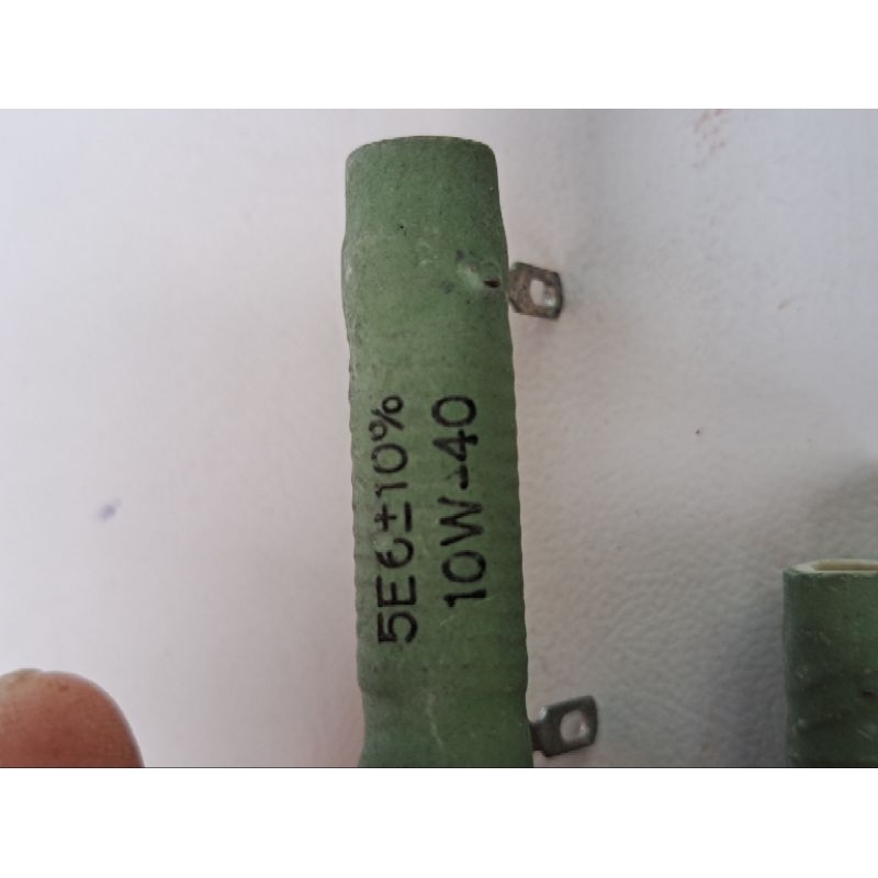 Resistor, 5.6 ohm. + - 10%10W, ยาว 4.5 ซม. ศก.0.8ซม. สีเขียว