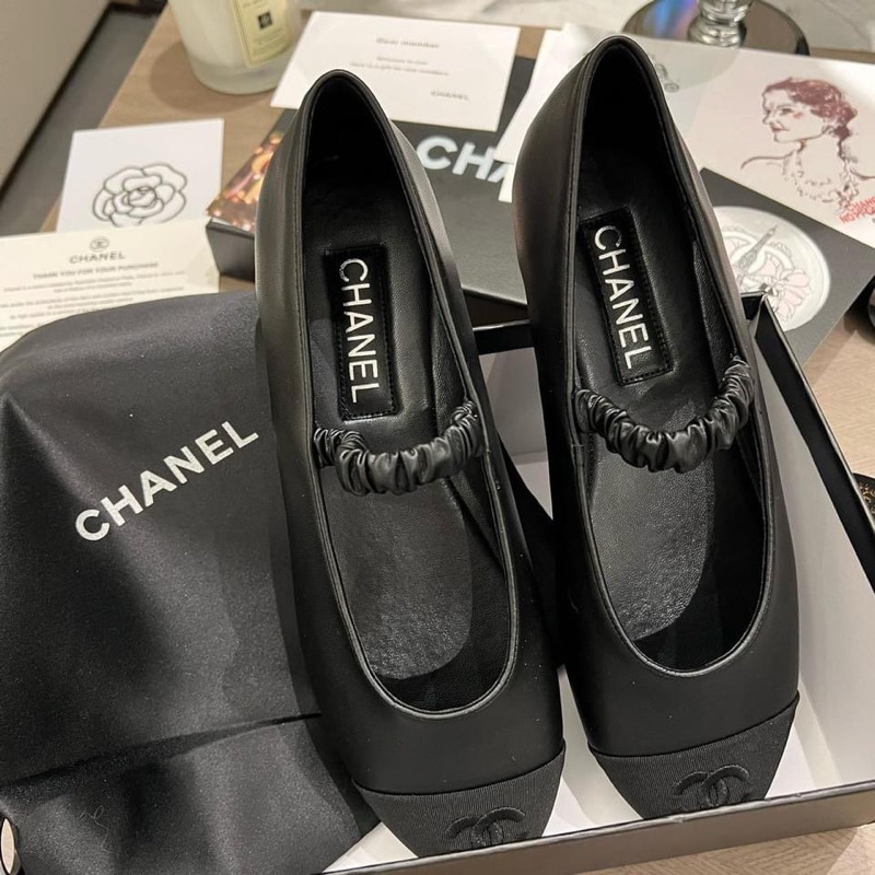 รองเท้า Uniform พนักงาน Chanel ของแท้🥰🥰สวย เรียบ หรู ดูดีค่ะ