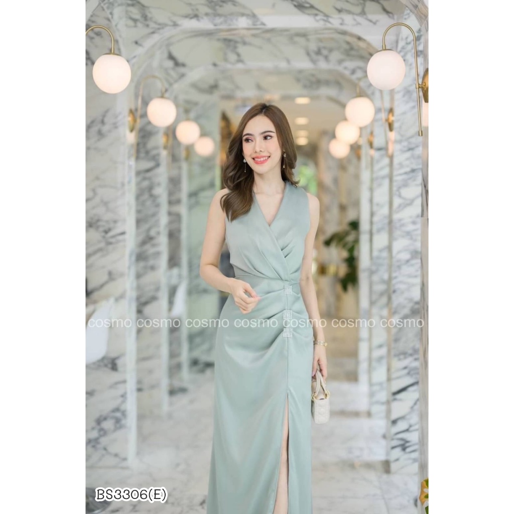 3306 เดรสยาว ออกงานผ้าซาร่าแต่งป้ายหน้า ผ่าหน้า แต่งอะไหล่สีเงิน หรูหรา ดูแพงมากๆ พร้อมส่ง เนื้อผ้า :: ซาร่า ขนาด ::