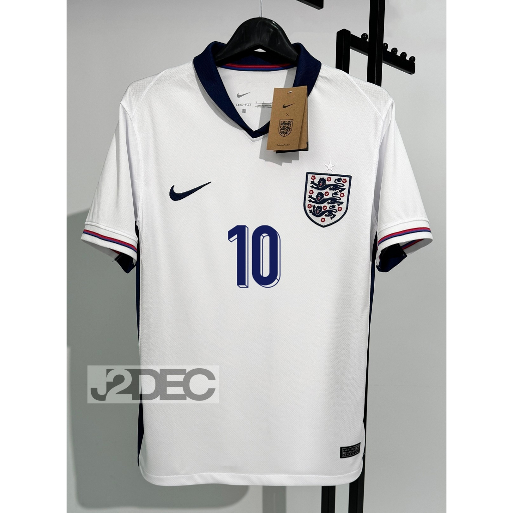 ใหม่ล่าสุด!!! เสื้อฟุตบอลทีมชาติ อังกฤษ Home ชุดเหย้า ยูโร 2024 เกรดแฟนบอล [ 3A ] สีขาว พร้อมชื่อเบอร์นักเตะทุกคนในทีม