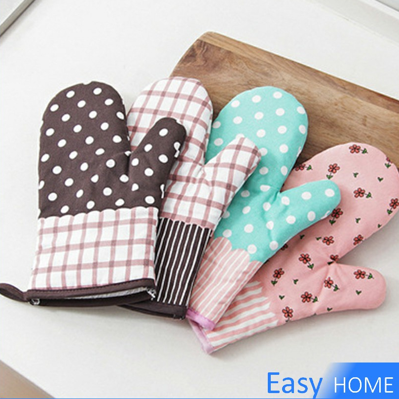 ถุงมือผ้าฝ้ายทนความร้อน ลวดลายน่ารัก ใช้ได้กับเตาอบและไมโครเวฟ