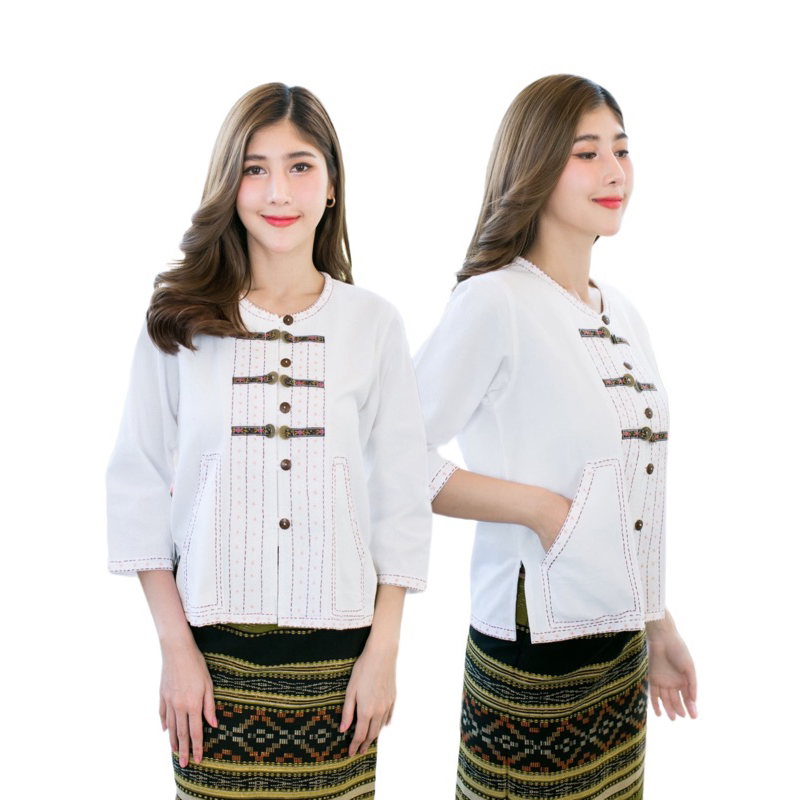 เสื้อพื้นเมืองผู้หญิงคอกลมแต่งเหรียญ