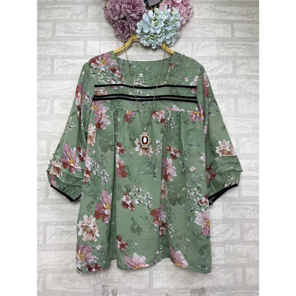 เสื้อแฟชั่นสาว คอเหลี่ยม แขนสามส่วนบอลลูน อก44นิ้วกับอก48 นิ้ว ผ้าชีฟอง ไม่มีซับใน แบบนี้ใส่สวยทุกคน (SKU 367)