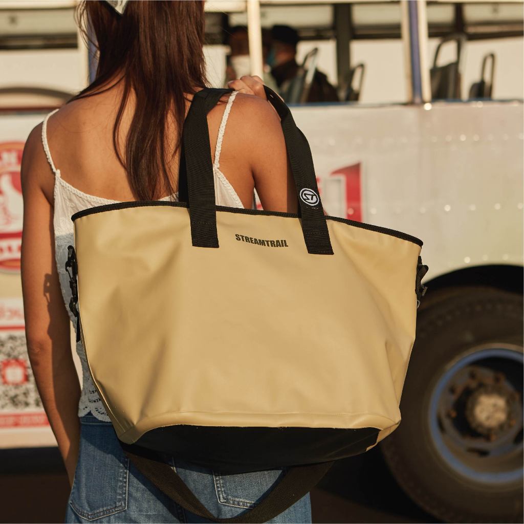 Stream Trail - Puffer กระเป๋าทรง Tote 32L ใบใหญ่ มีหูรูด