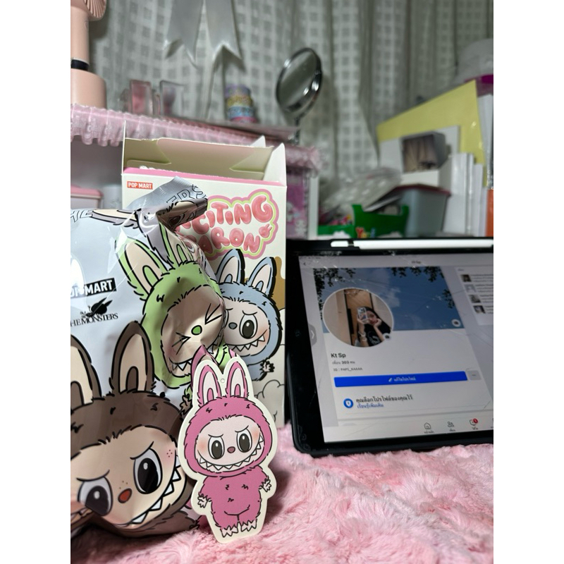 Labubu macarong สี Lychee berry