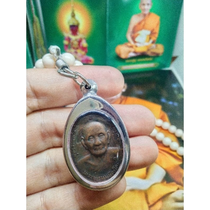 สร้อยประคำ 108 เม็ด ปลุกเสกโดย หลวงตาม้าพร้อมด้วย เหรียญยันต์ดวง  หลวงปู่ดู่  วัดสะแก จ.อยุธยา  ปี 2