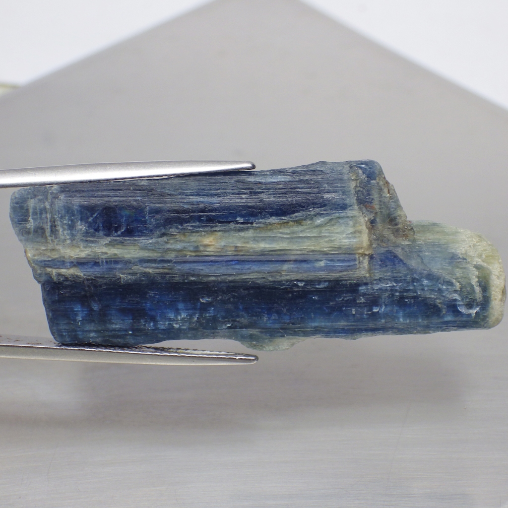 พลอย ก้อน ไคยาไนท์ ดิบ แท้ ธรรมชาติ ( Unheated Natural Rough Kyanite ) หนัก 67.95 กะรัต