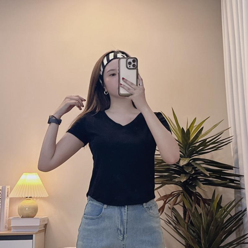 เสื้อยืดแขนสั้น คอวี ทรงโค้งตัวU อก 34-44“ ใส่พรางหุ่นได้ ( SN302 )