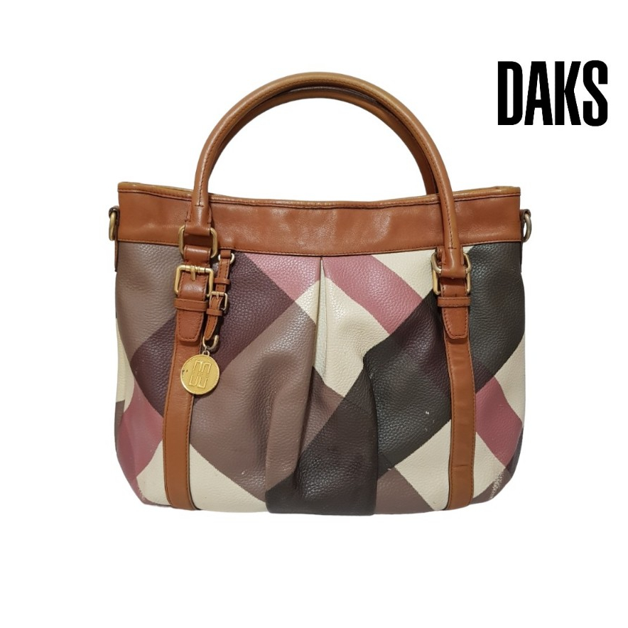 👜กระเป๋าถือ DAKs London สินค้ามีร่องรอยตำหนิมีการเก็บงานสีรบกวนสอบถามเพิ่มเติม ❤️สินค้าแบรนด์แท้มือส