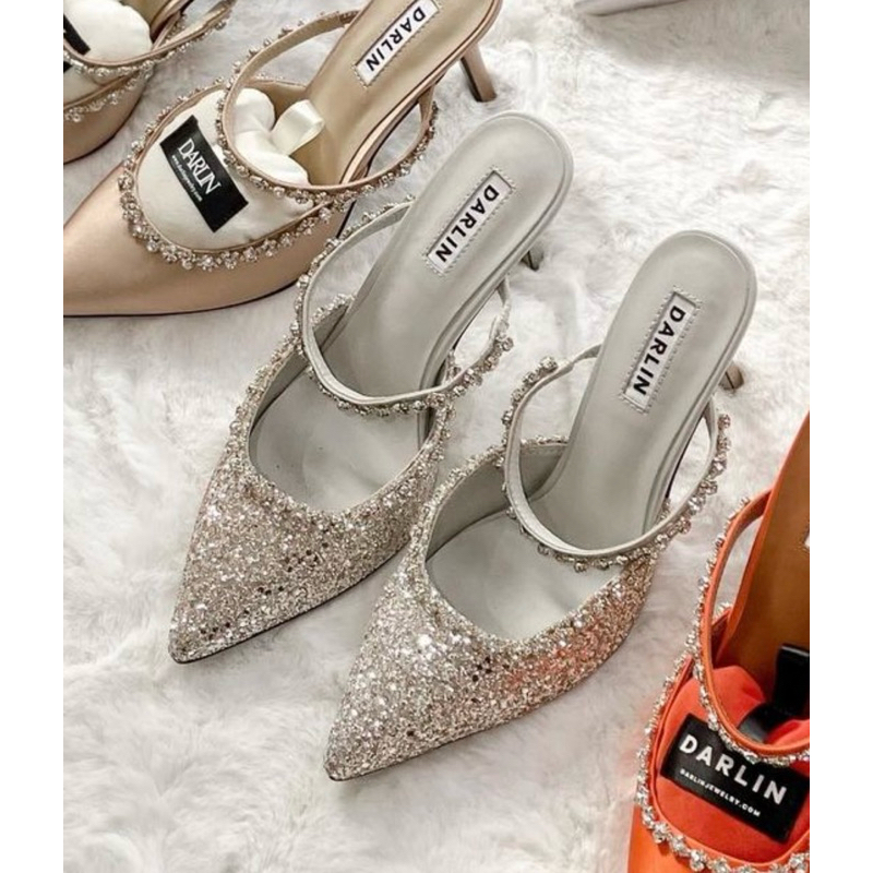 **ส่งต่อ ใหม่มากกกก ใส่ครั้งเดียว รองเท้าส้นสูง เพชร DARLIN SIGNATURE